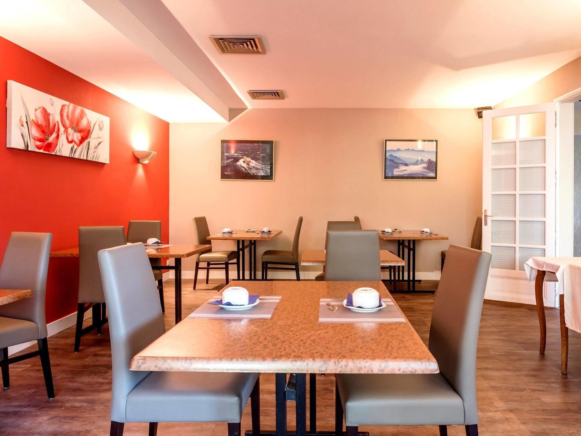 Hotel Restaurant La Boule D'Or Barbezieux-Saint-Hilaire Экстерьер фото