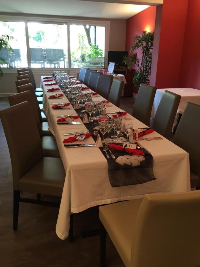 Hotel Restaurant La Boule D'Or Barbezieux-Saint-Hilaire Экстерьер фото